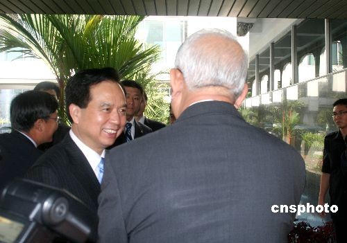 李建国会见马来西亚副总理纳吉布(图)