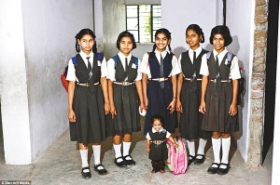 印度15岁女孩仅58厘米高5.4公斤重(图)