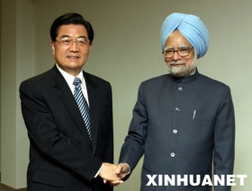胡锦涛会见印度总理 原则同意建立中印总理热线