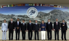 组图：八国集团首脑会议在意大利拉奎拉开幕