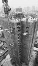 武汉12层大楼违章建到20层方被强拆