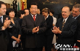贾庆林与巴西参议长兼国会主席萨尔内举行会谈