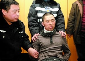 　　昨日凌晨，潜逃68小时的哈尔滨市黎明监狱越狱逃犯之一孙星辰被哈尔滨警方抓获。秦雷 摄