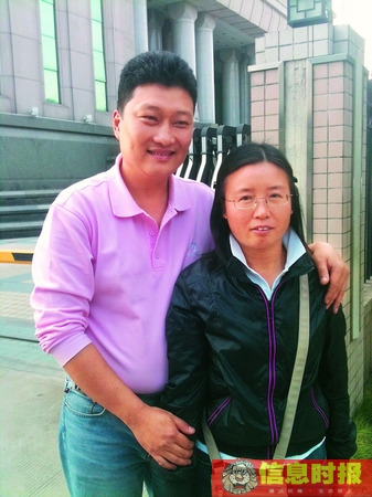 社会2  韩越华与老公石林，他们俩的婚姻一直不被韩母所认可。专题摄影    信息时报记者 闫晓光