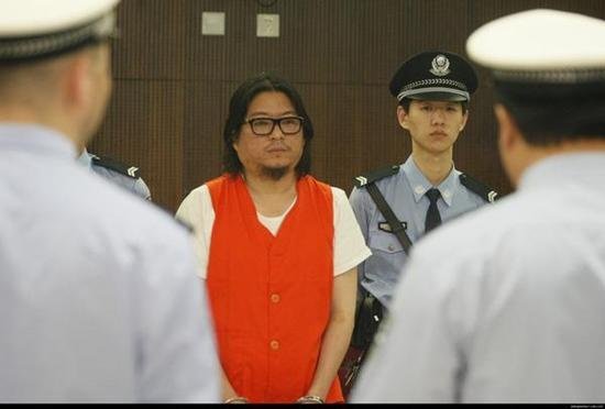 高晓松被吊销驾照罚金一千 状态平静当庭未申诉