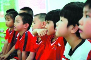 广州一幼儿园要求儿童入学需一次购27件校服