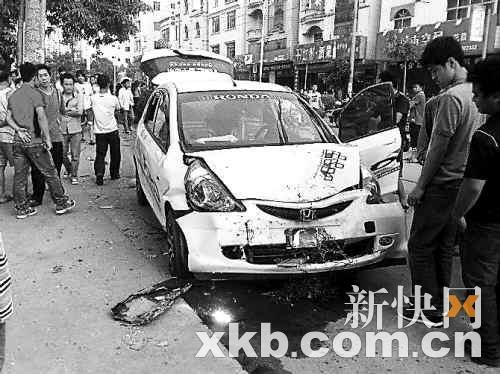 　　■事发时凌华坤被撞坏的车。