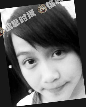 10月29日陈丽华发在自己的微博“蓶羙落丅”的照片。 