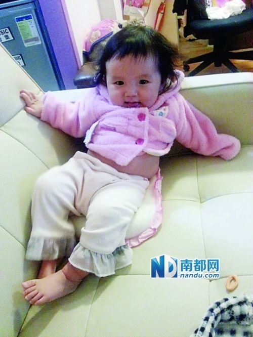 <a href=//xg.110.com>香港</a>女子热心指路身旁女婴被拐 嫌犯疑为内地人