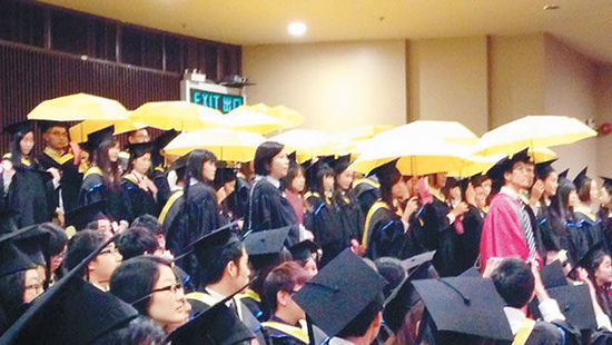 支持占中学生撑黄伞参加毕业典礼 校长拒颁毕业证