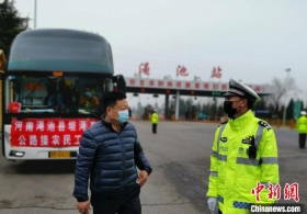 河南警方已累计护航377批次近3万群众安全返岗