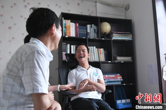 6月27日，汪艾韬脸上洋溢的笑容给人留下深刻的印象。　韩苏原 摄