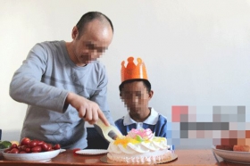 被判死缓囚犯在看守所为13岁儿子庆祝生日