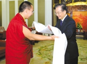 温家宝：保护藏族群众宗教信仰自由