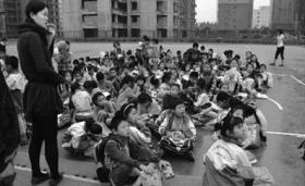 郑州施工单位将700余学生赶出教室续