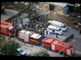 北京2名消防队员在商场火灾救援现场牺牲
