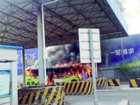 北京男子公交车纵火被抓 目击者：纵火前曾大喊