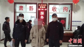 内蒙古一女子拒防疫检测殴打工作人员被拘