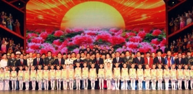 中共中央九常委出席首都军民迎春联欢会