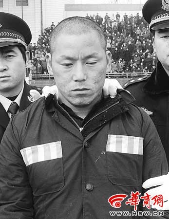 三嫌犯盗窃摩托时拒捕刺死民警(组图)