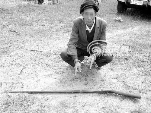 6旬男子误将抓贼邻居当成小偷枪杀(组图)