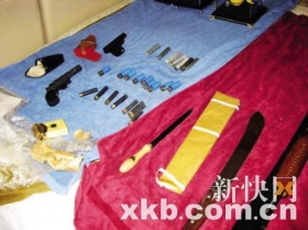 东莞市政协委员家查出疑似枪支弹药(组图)