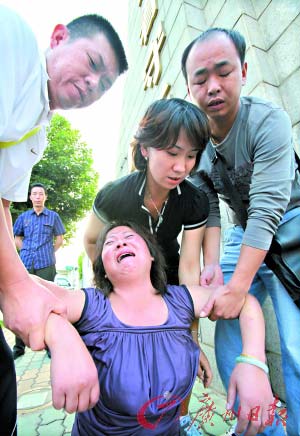 村民被拘19天死亡续：“发烧死”成网络流行语