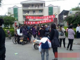 广东一名社区书记掌掴妇女被民众围困3天