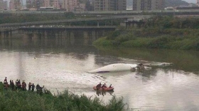 台湾航班坠河致12人遇难 31名大陆游客名单曝光