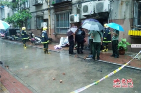 郑州一居民楼底层电表箱着火 致9死5伤