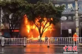 广西桂林一米粉店突发火灾致两死一伤